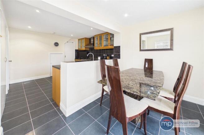 3 bed Semi-Detached for sale Image 7