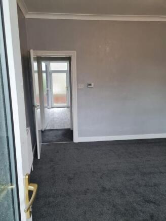 3 bed Terraced to rent Image 6