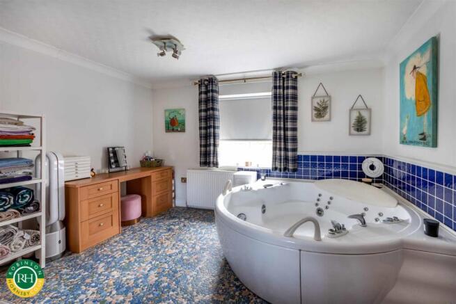 3 bed Bungalow for sale Image 12