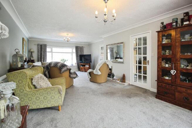 5 bed Semi-Detached for sale Image 9