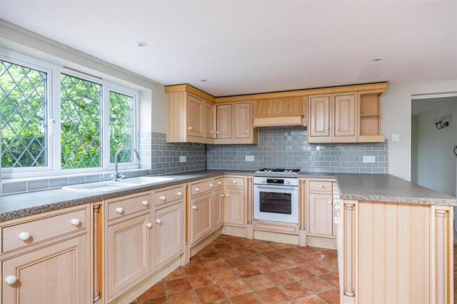 Summerfields Cranleigh Road, Wonersh, GU5 0QY-5.jp