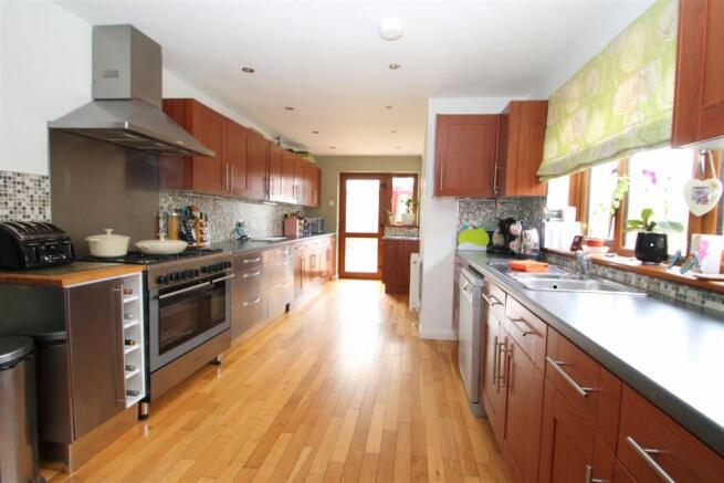 Kitchen 1.jpg