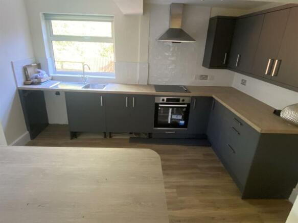 Dining kitchen - kitchen area
