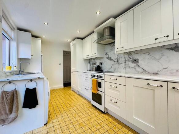 3 bed Semi-Detached for sale Image 9