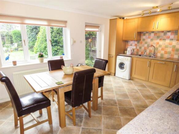 KITCHEN/DINING ROOM