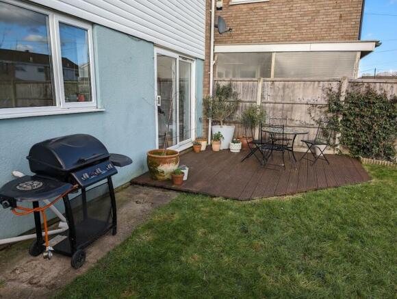 32 quedgeley decking.jpg