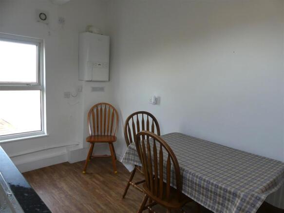 1 bed Flat to rent Image 6