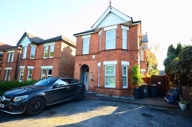2-bed flat on Holdenhurst Road, Bournemouth, BH8, £210,000