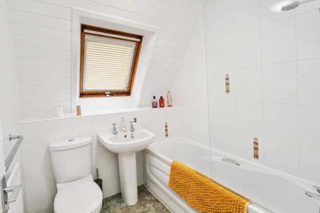 4 bed Detached for sale Image 9