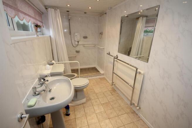 LARGE EN-SUITE