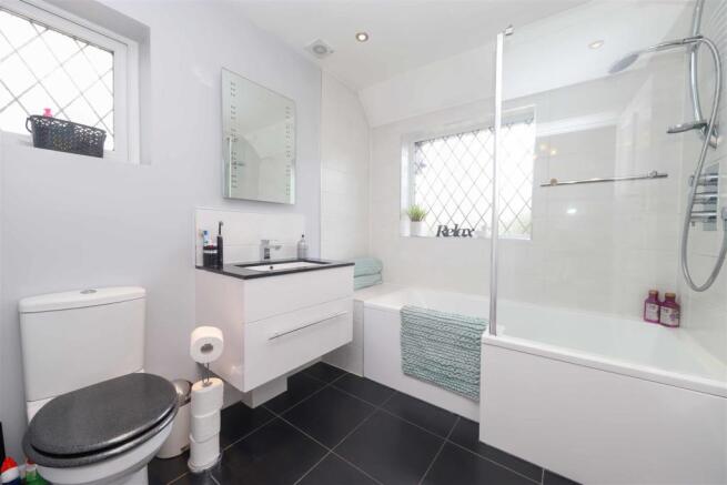 40 Swakeleys Drive (10).jpg