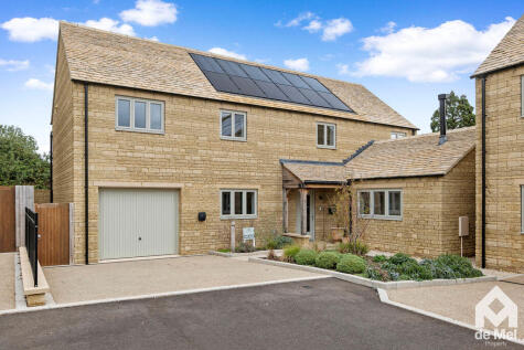 Saxon Drive, Greet