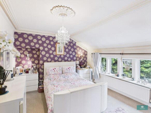 6 bed Semi-Detached for sale Image 8