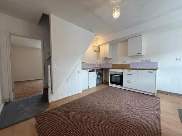 2 bed End of Terrace to rent Image 4