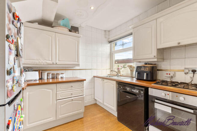 4 bed Semi-Detached for sale Image 6