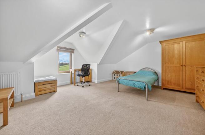 4 bed Detached for sale Image 9