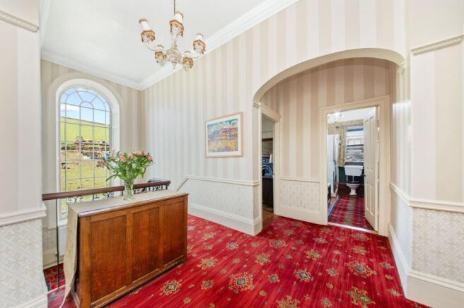 6 bed Detached for sale Image 11