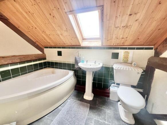 4 bed Cottage for sale Image 12
