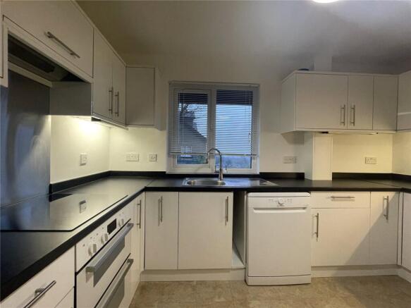 4 bed Detached to rent Image 4