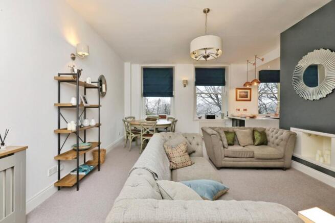 3 bed Flat for sale Image 4