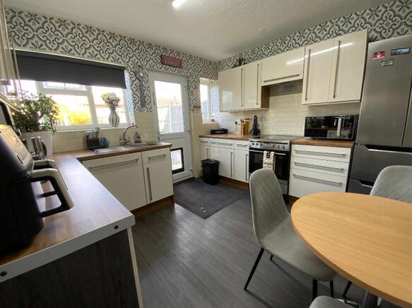 KITCHEN 10'10 x 10'3