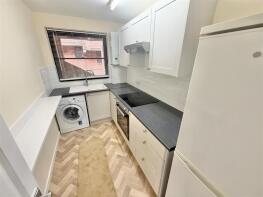 8, Hill Top Court, Downs Road, Luton LU1 1QE