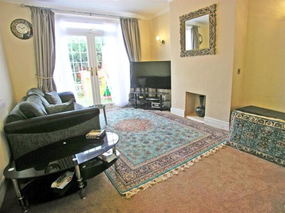 SITTING ROOM /
