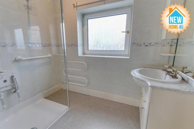 FAMILY BATHROOM: