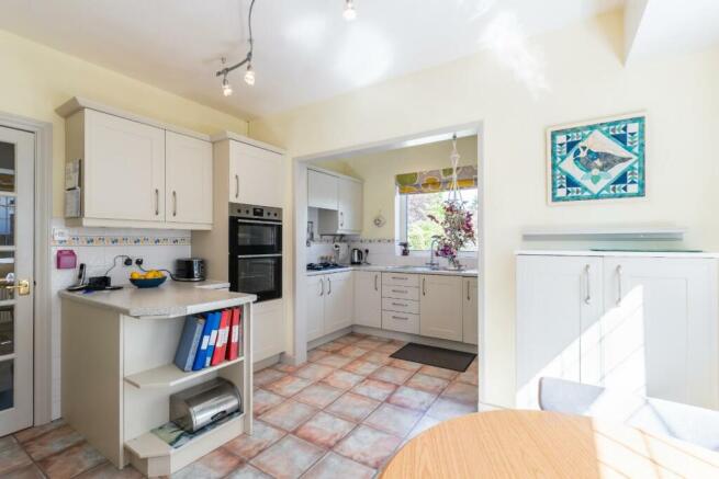 KITCHEN-5.jpg