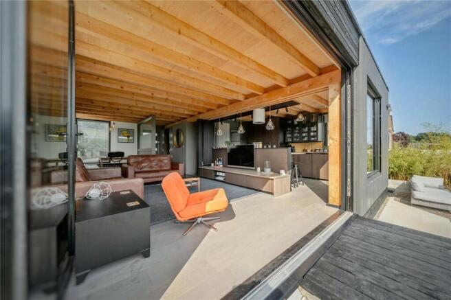 5 bed Semi-Detached for sale Image 8