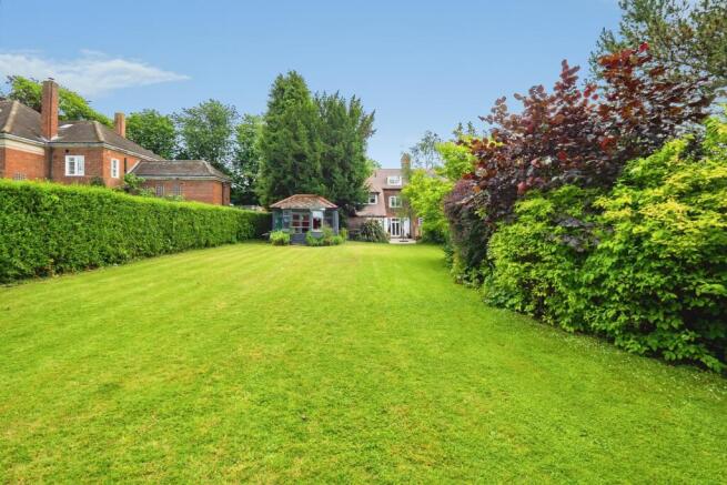 5 bed Semi-Detached for sale Image 10