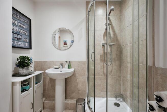 3 bed Apartment for sale Image 6