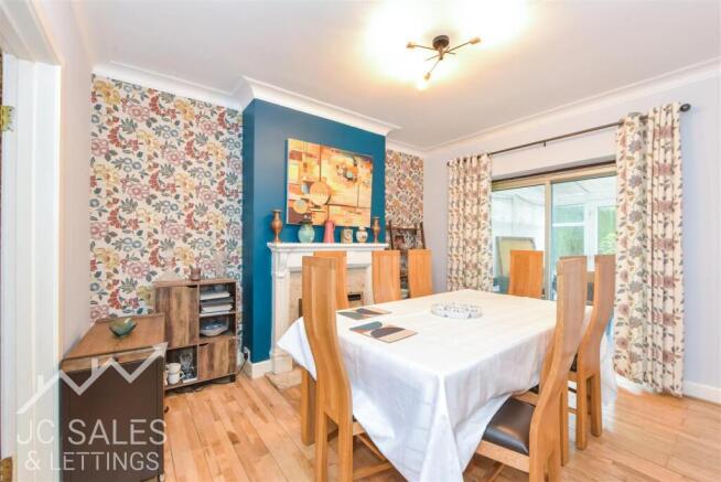 5 bed Semi-Detached for sale Image 5