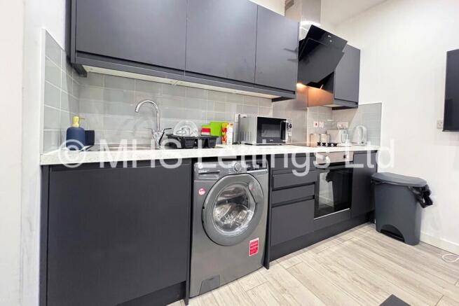 2 bed Apartment to rent Image 4