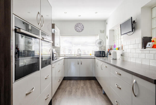 1315617-17-685eba...