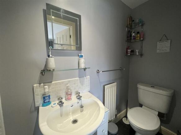 EN-SUITE SHOWER ROOM