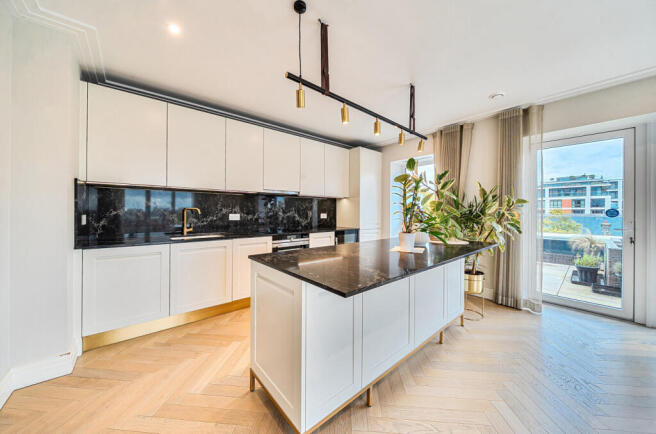 1371703-9-68fa521...