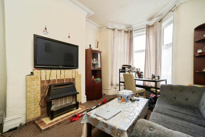 4 bed Terraced for sale Image 2
