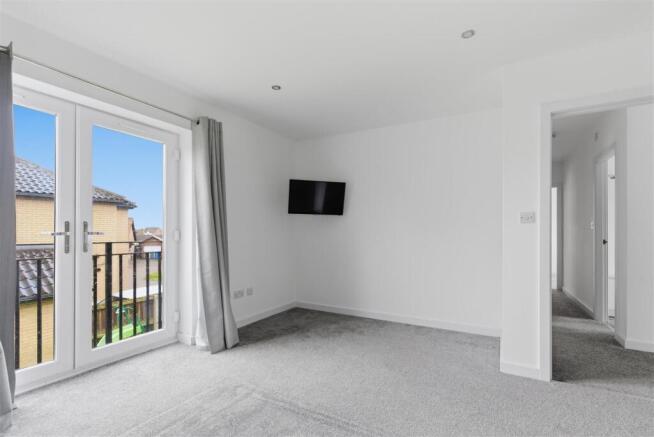 4 bed Detached for sale Image 11