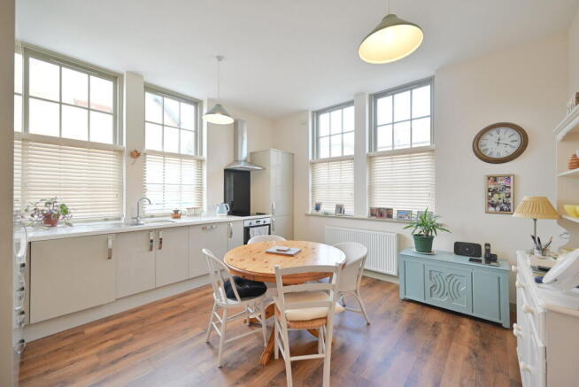 2 bed Flat for sale Image 4
