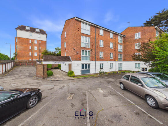 2 bed flat for sale Lakeside Lodge, London NW11