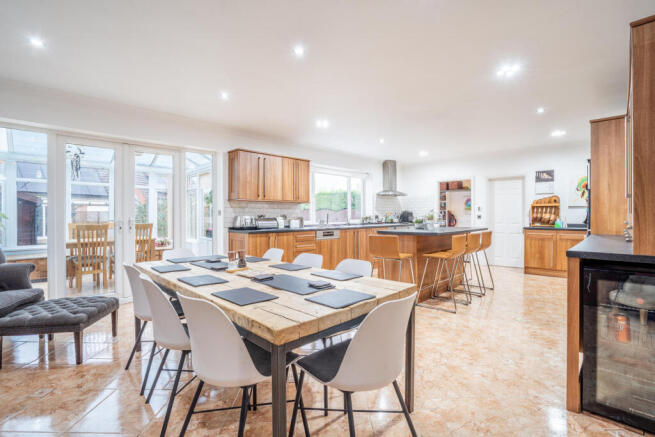 4 bed Detached for sale Image 12