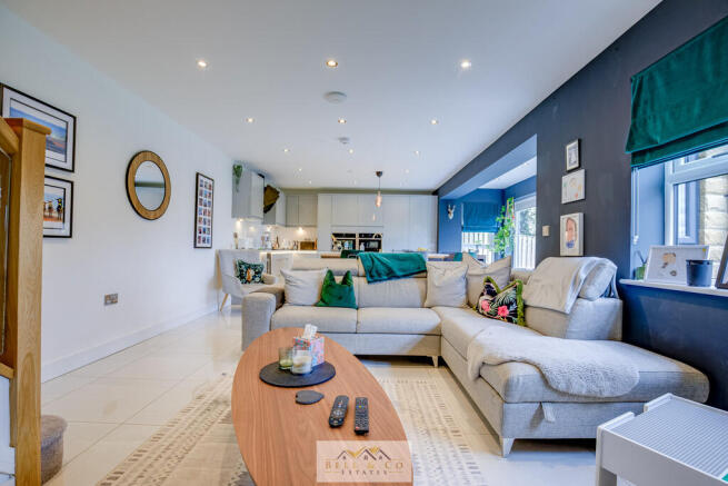 5 bed Detached for sale Image 6
