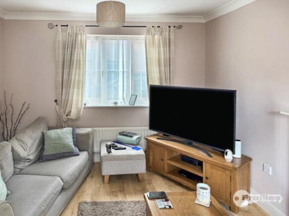 LOUNGE1.jpg