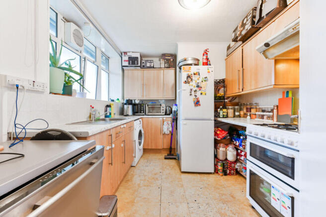 Holsgrove Court, East Acton, London, W3 photo 3