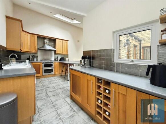 4 bed Detached to rent Image 4