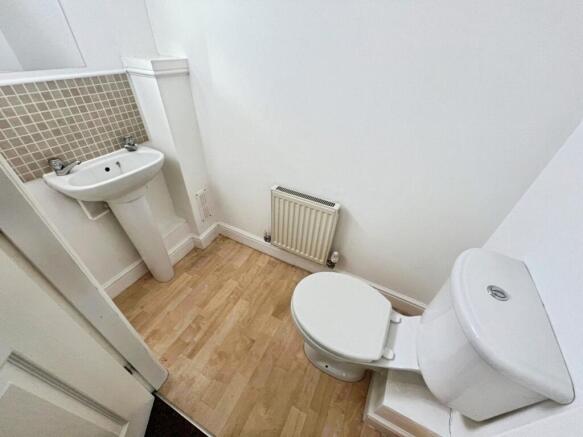 3 bed Town House for sale Image 9