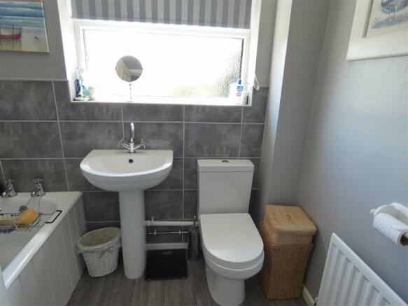 MODERN BATHROOM