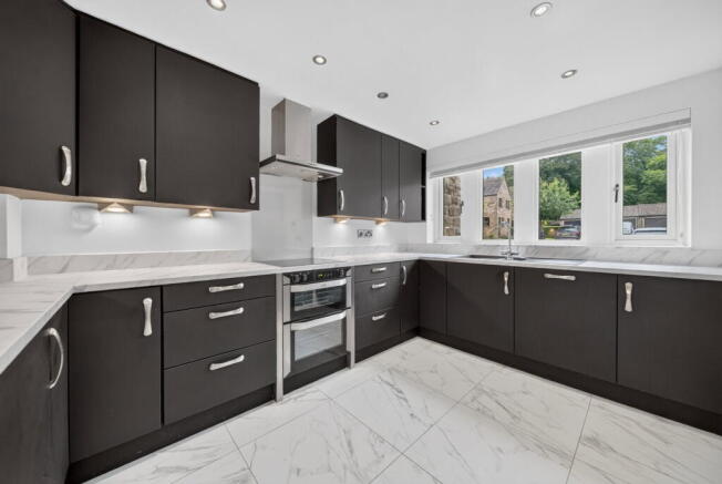 4 bed Detached for sale Image 4