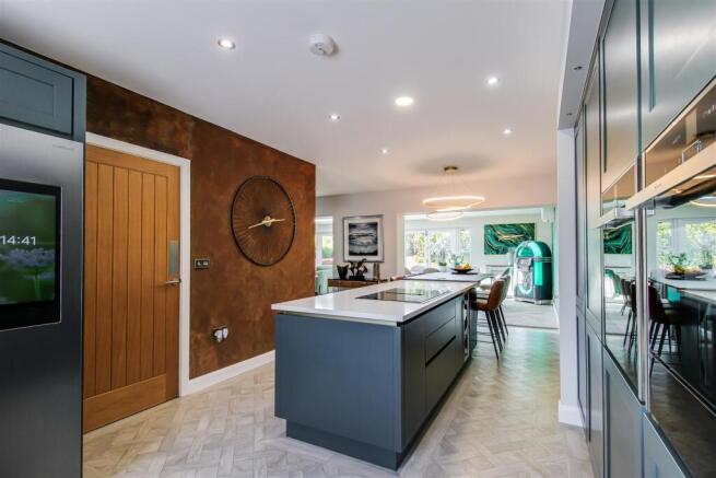 4 bed Detached for sale Image 6